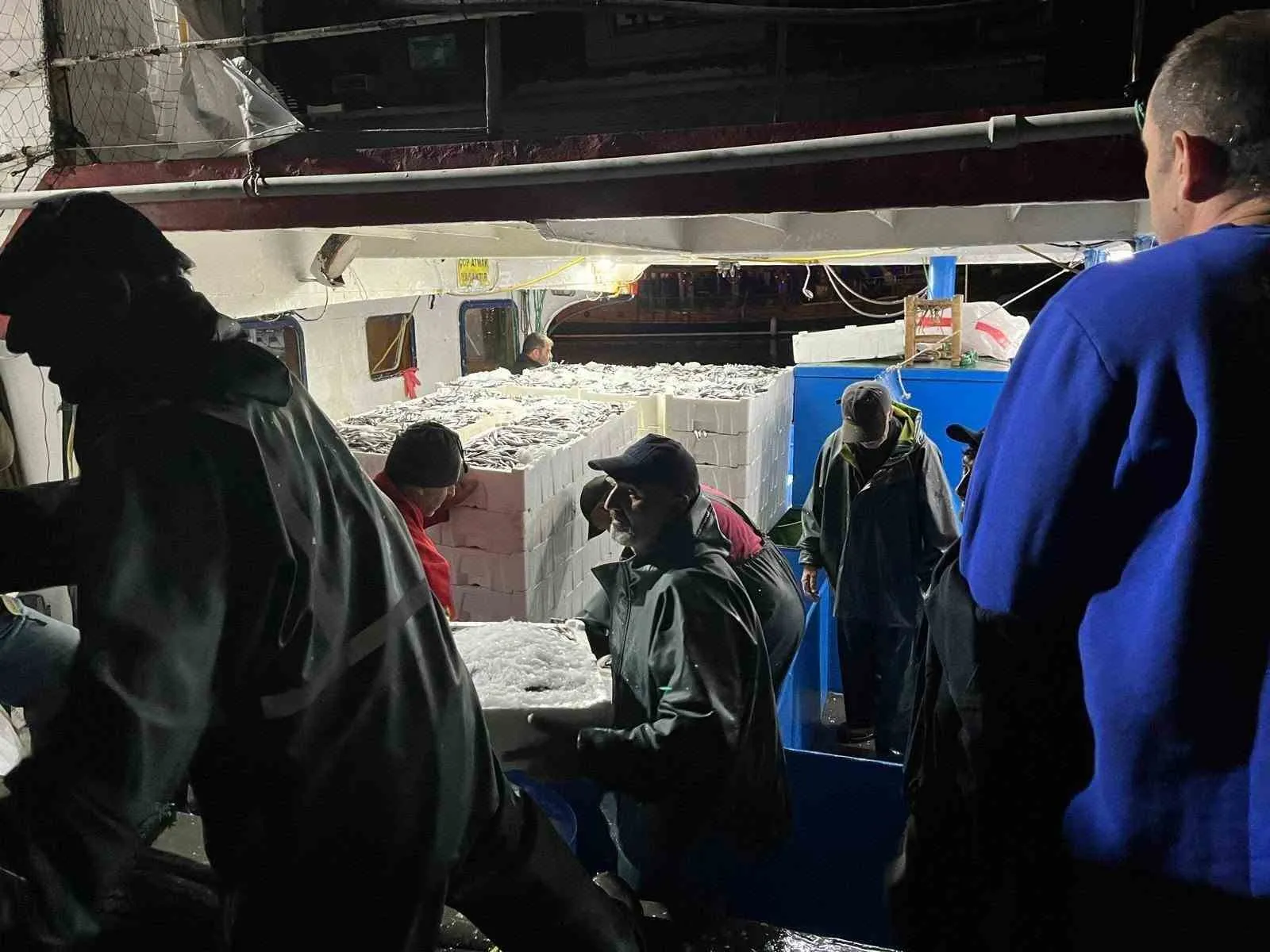 Didim denizlerinde hamsi mesaisi: Ekipler denetimlerini sıkılaştırdı