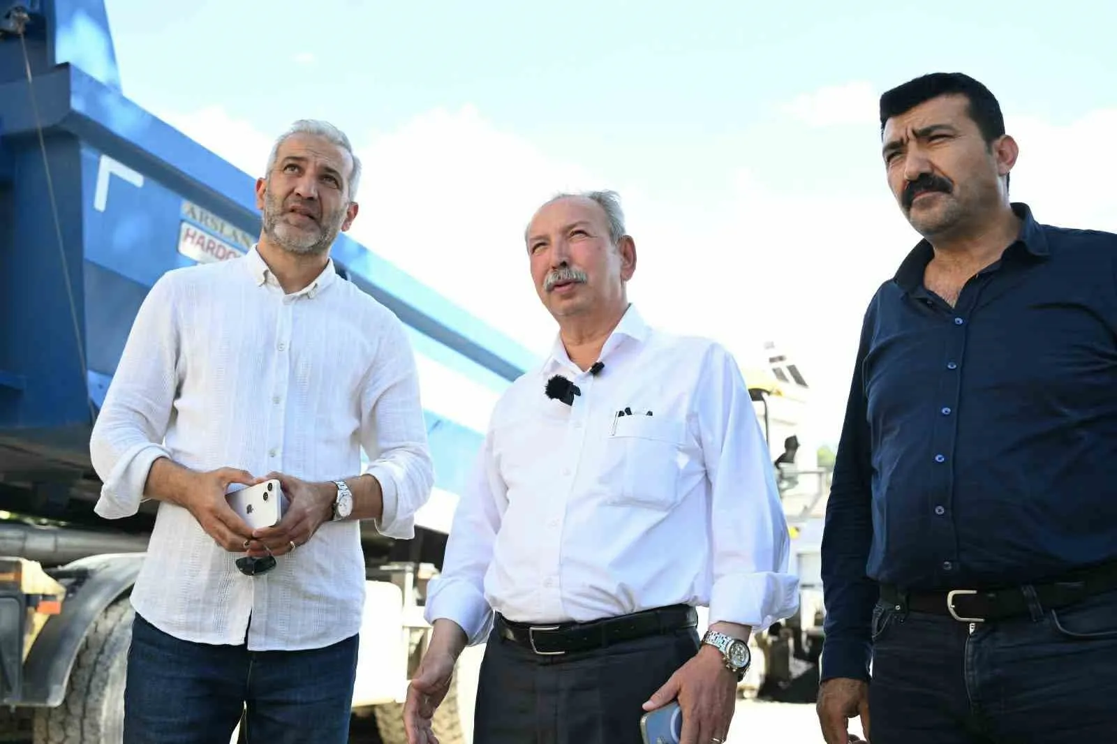 Salihli’de Çiçek Caddesi’ne konforlu ulaşım için 3 bin ton asfalt
