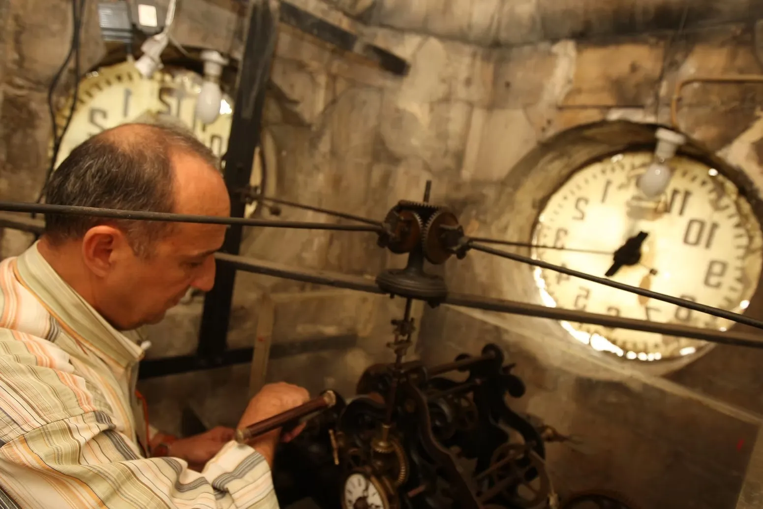 İzmir’in asırlık zaman bekçisi: 125 yıllık mekanizma hala ilk günkü gibi tıkır tıkır işliyor