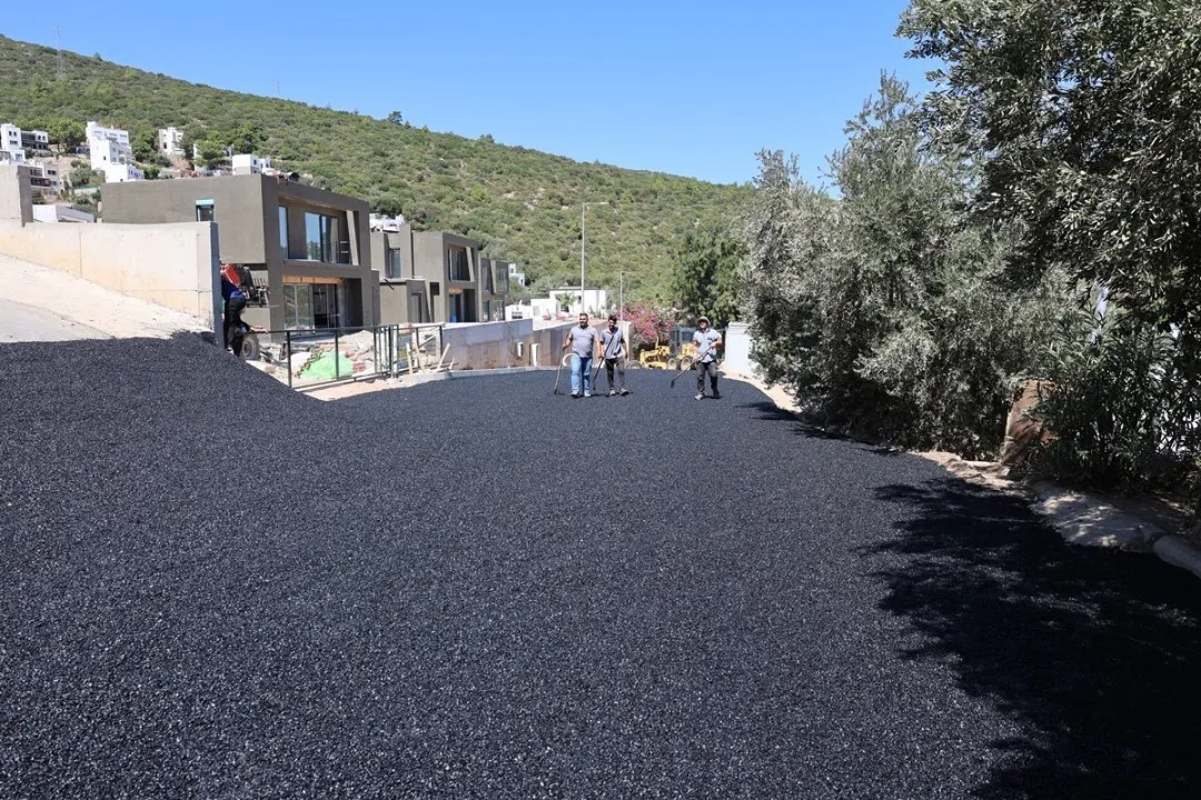 Bodrum yollarında hummalı çalışma: Asfalt seferberliği sürüyor