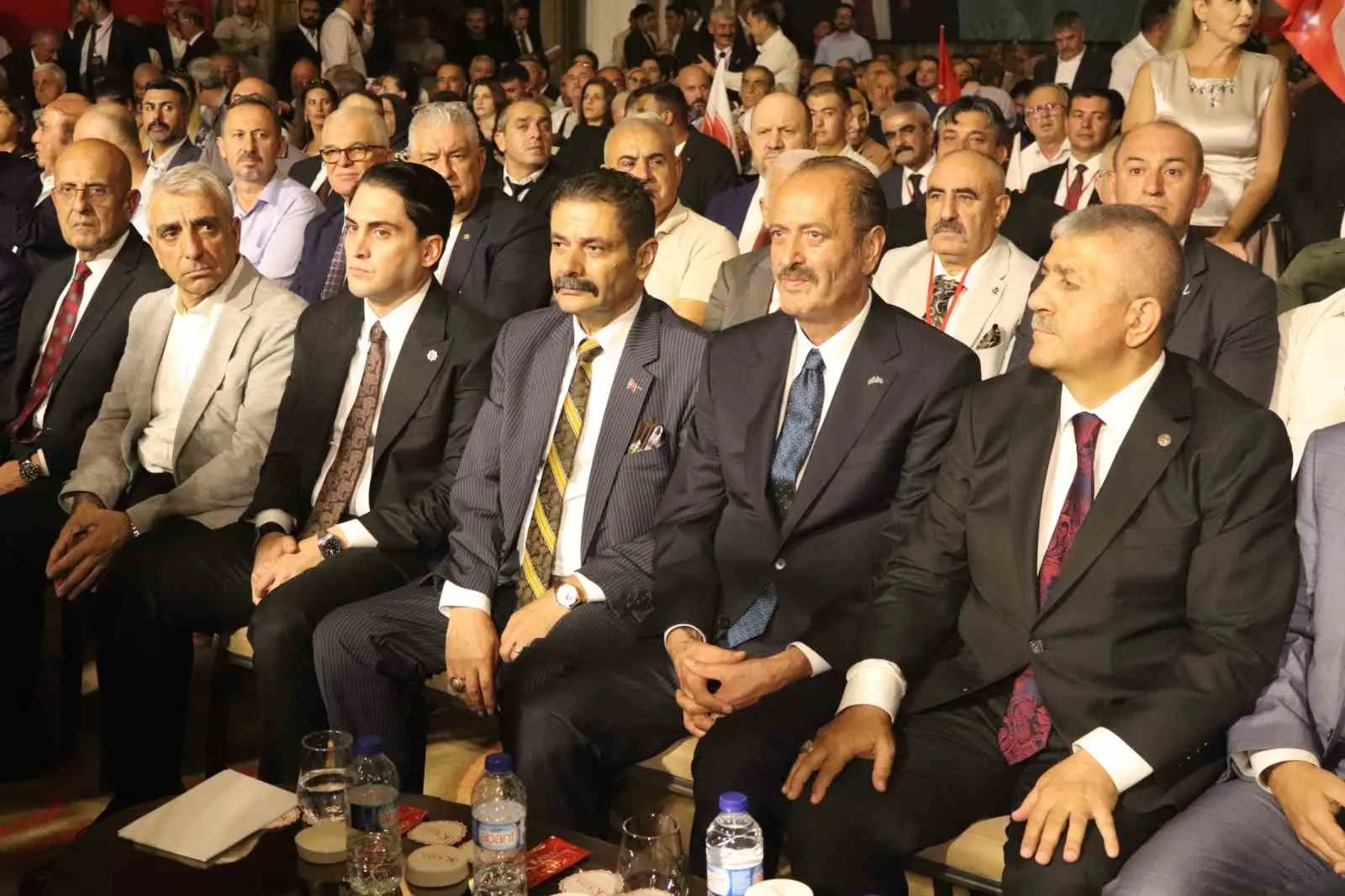 İzmir MHP’de Veysel Şahin dönemi: Sandıktan güvenoyu çıktı