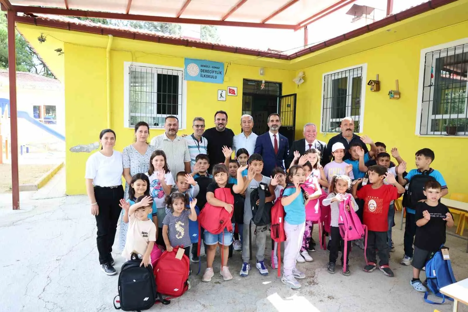 Honazlı miniklerin okul sevincine Başkan Kepenek dokunuşu