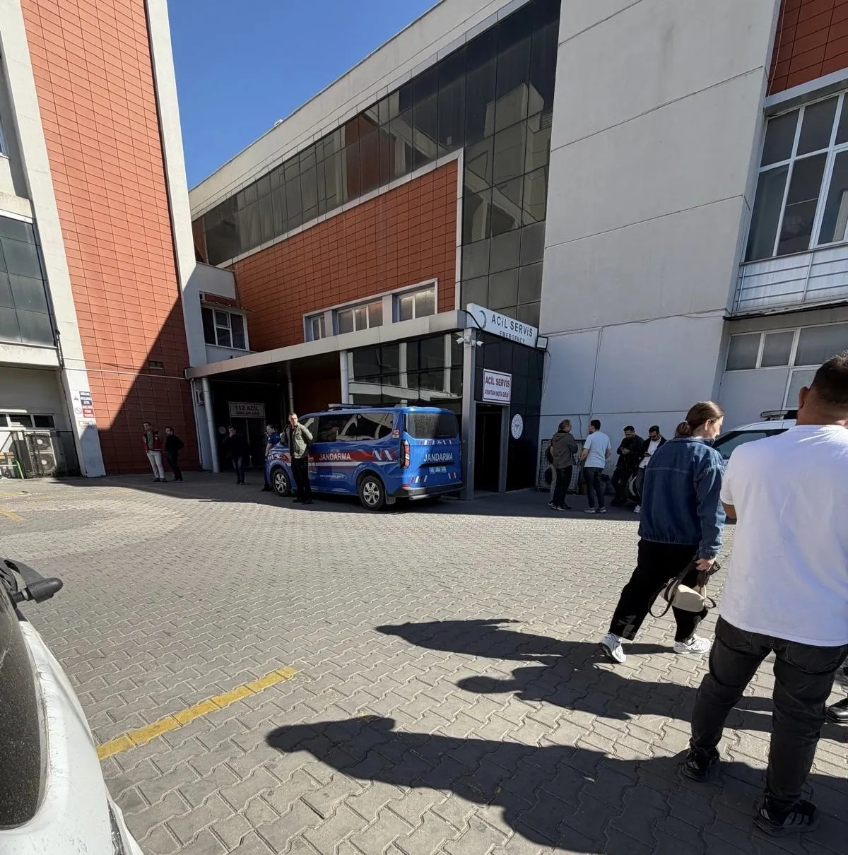 Akhisar’da aile faciası: Tartışma kanlı bitti, üç çocuk annesi hayata veda etti