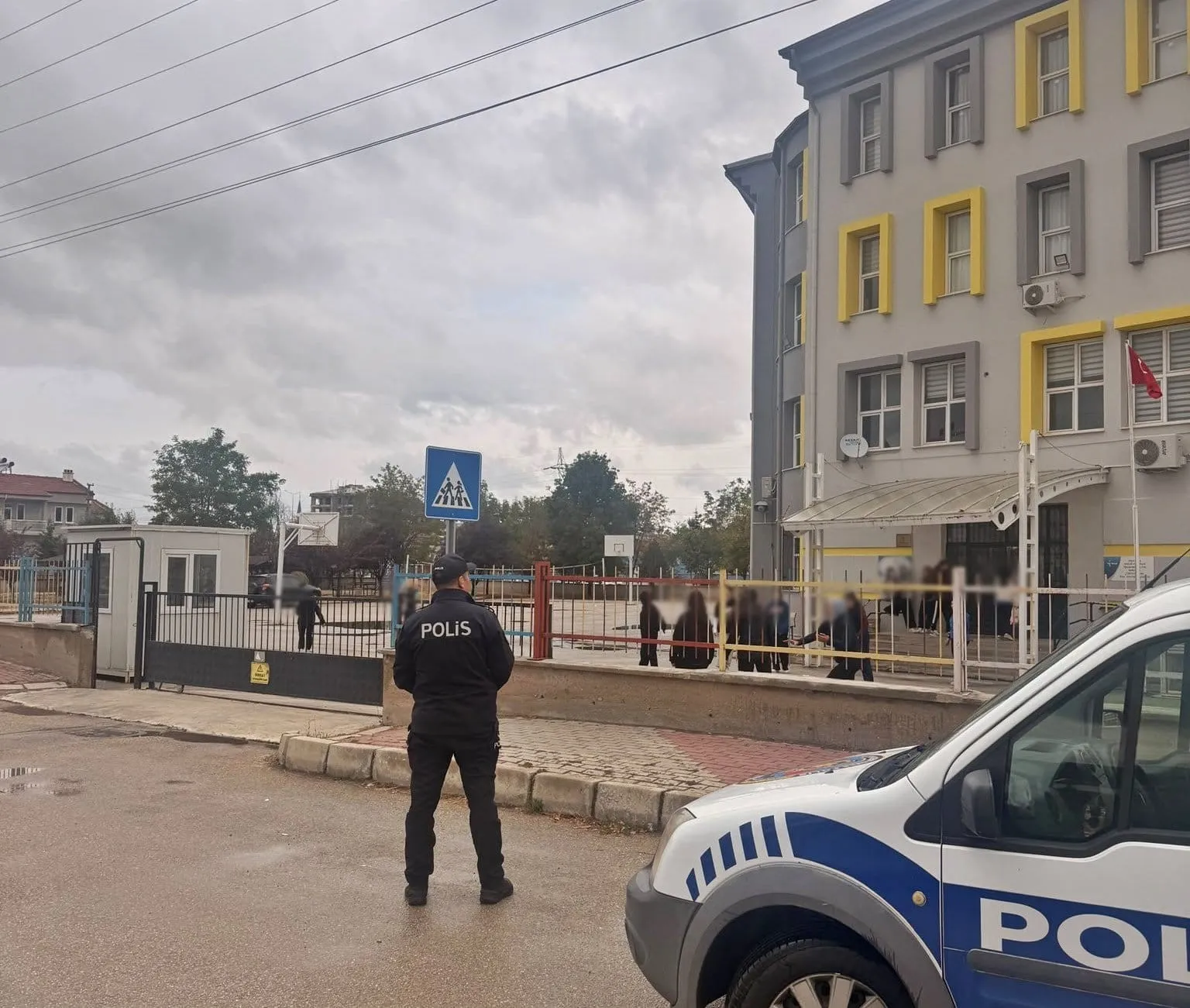 Afyonkarahisar'da okul çevrelerinde sıkı denetim: Güvenli eğitim için düğmeye basıldı