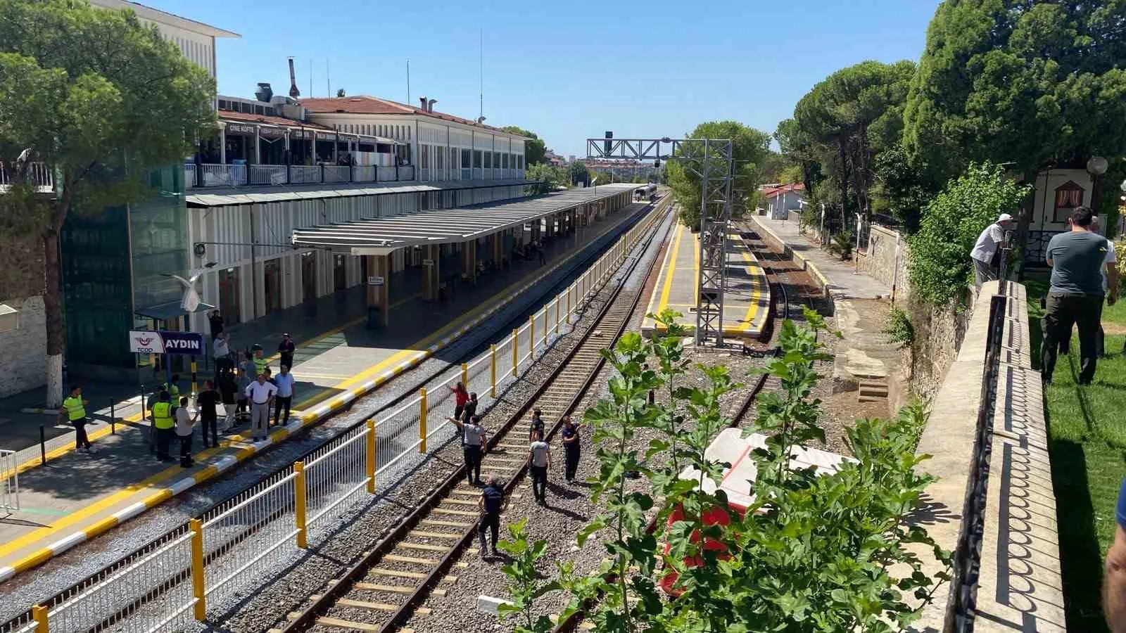 Aydın'da yürekleri ağza getiren anlar: Tren yolunda intihar girişimi