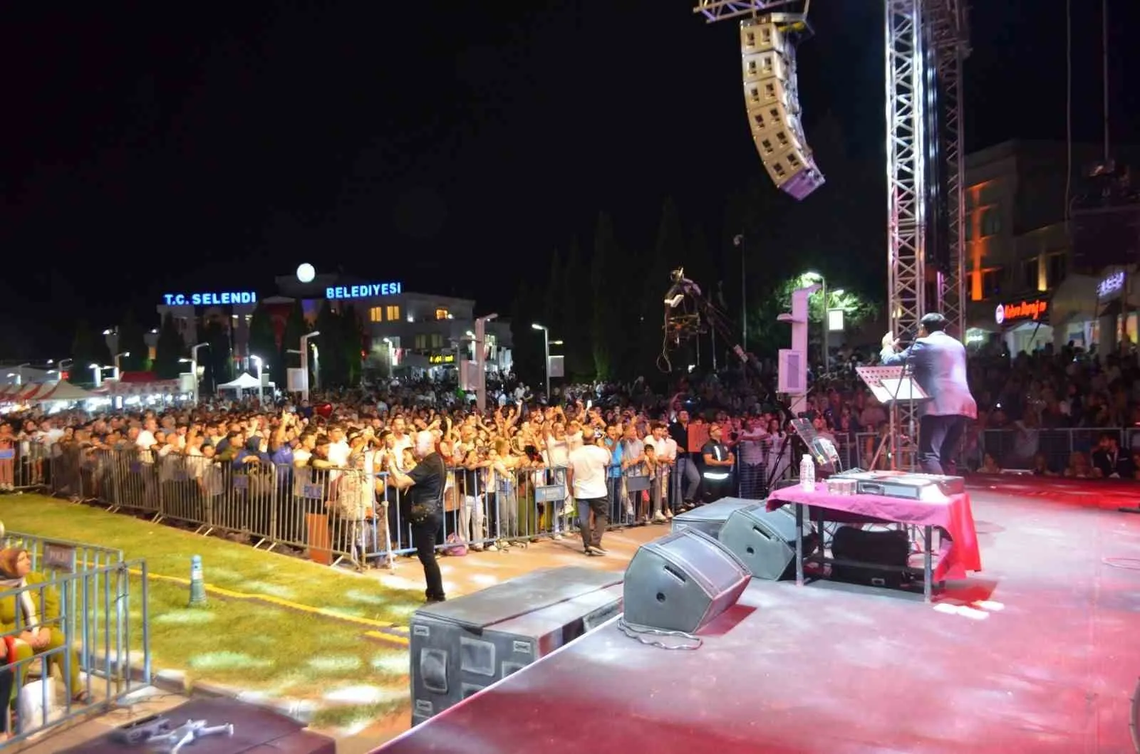 Selendi’de meydanlar sallandı: Ömer Faruk Bostan rüzgarı esti