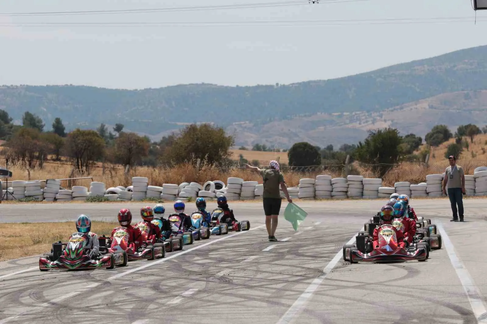 Uşak’ta motor sesleri zirveye çıktı: Karting heyecanı nefes kesti