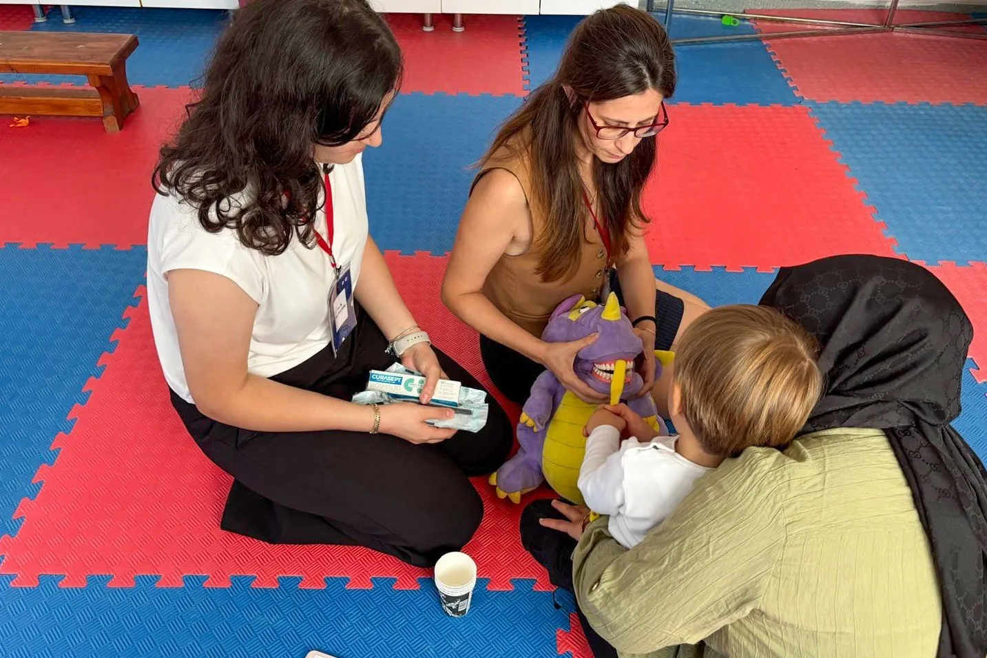 Efeler'de otizmli minikler için sofrada yeni dönem: Uzmanlardan ailelere rehberlik