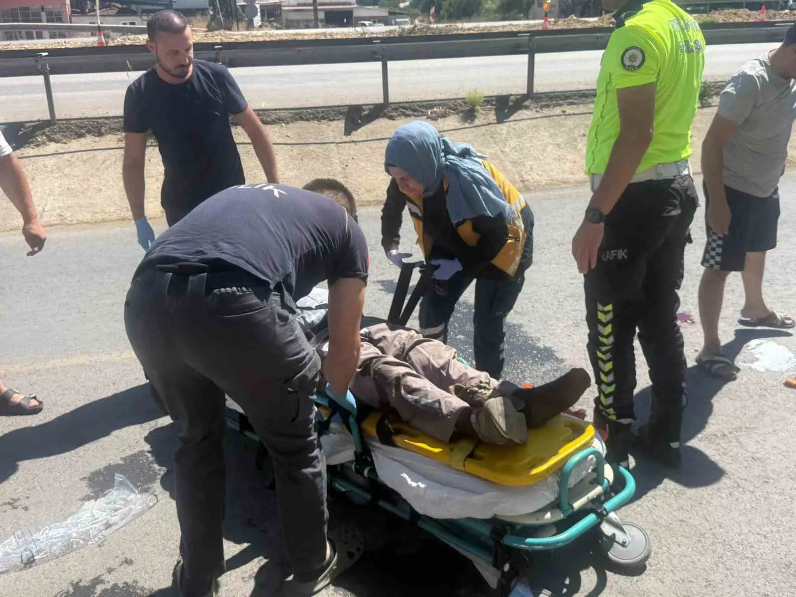 Kula’da yürekleri ağza getiren kaza: Üç tekerlekli bisiklet devrildi