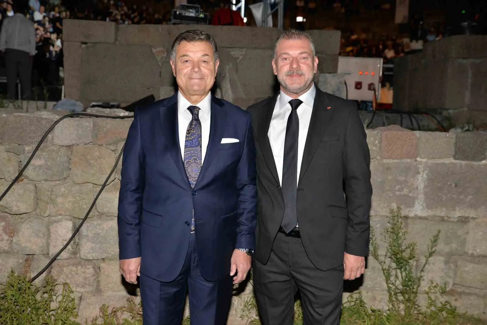 Antik kentte kurtuluş coşkusu: Yeni Türkü 50. yılını Bergama’da kutladı