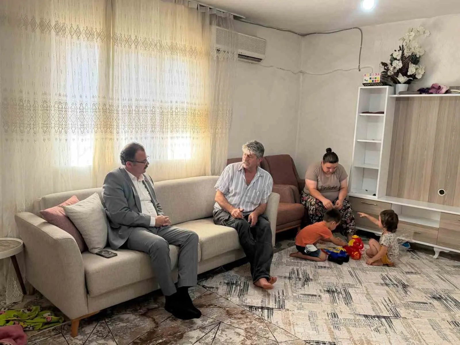 Sultanhisar’da kapı kapı dolaşıyorlar: Devletin şefkat eli hanelere ulaşıyor