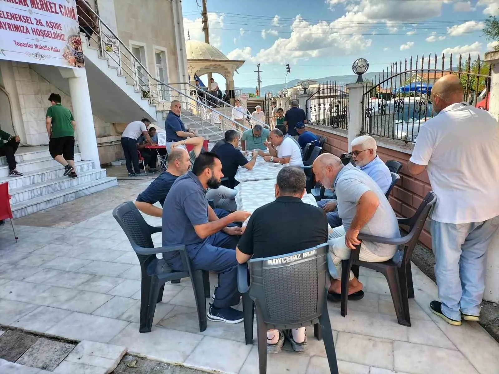 Köyceğiz’de çeyrek asrı deviren gelenek: Aşure bereketi mahalle meydanında buluşturdu