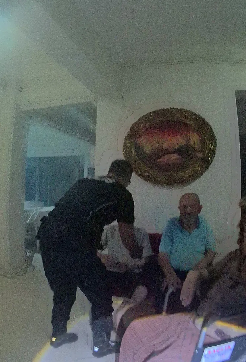 Alevler huzurevini kuşattı, polis ekipleri yaşlı çınarlar için adeta zamanla savaştı