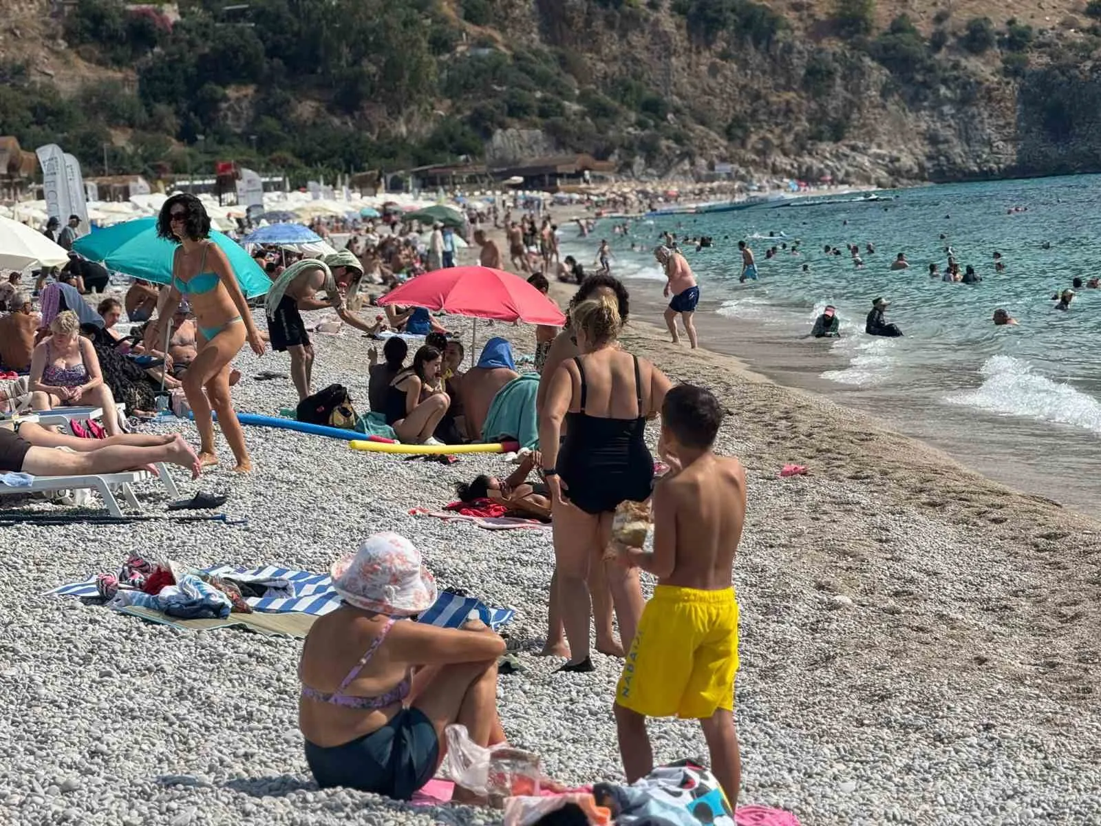 Fethiye'de takvimler eylülü gösterse de yazın ateşi sönmüyor