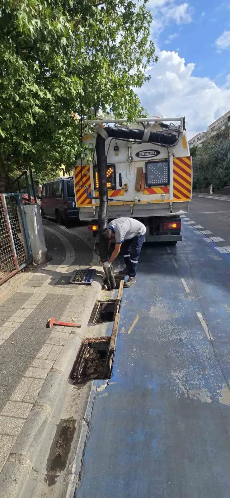 Marmaris’te kış mesaisi: Sel baskınlarına karşı önleyici temizlik seferberliği