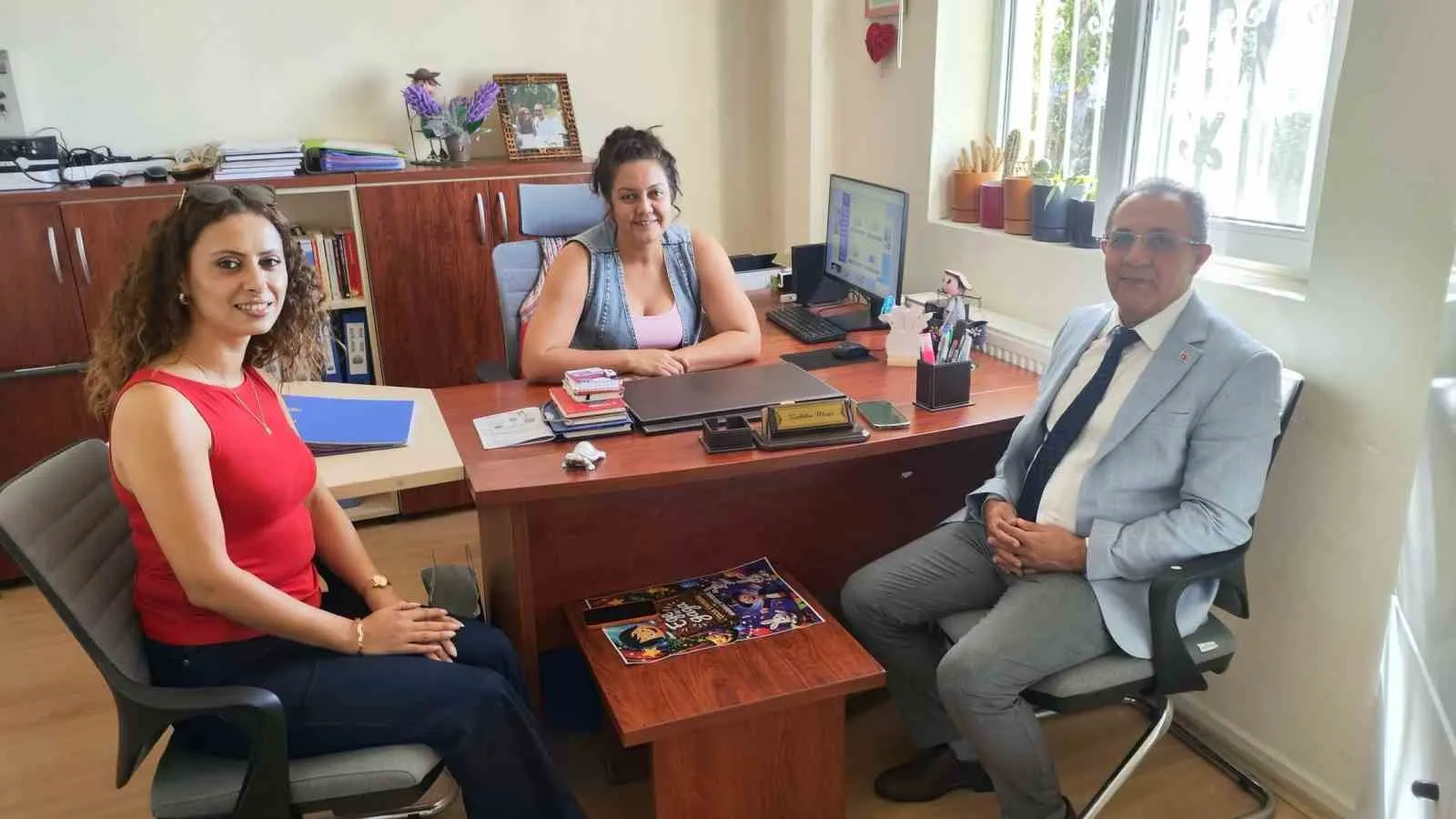 Miniklerin dünyasına yakın markaj: İlçe Milli Eğitim Müdürü’nden okul ziyareti