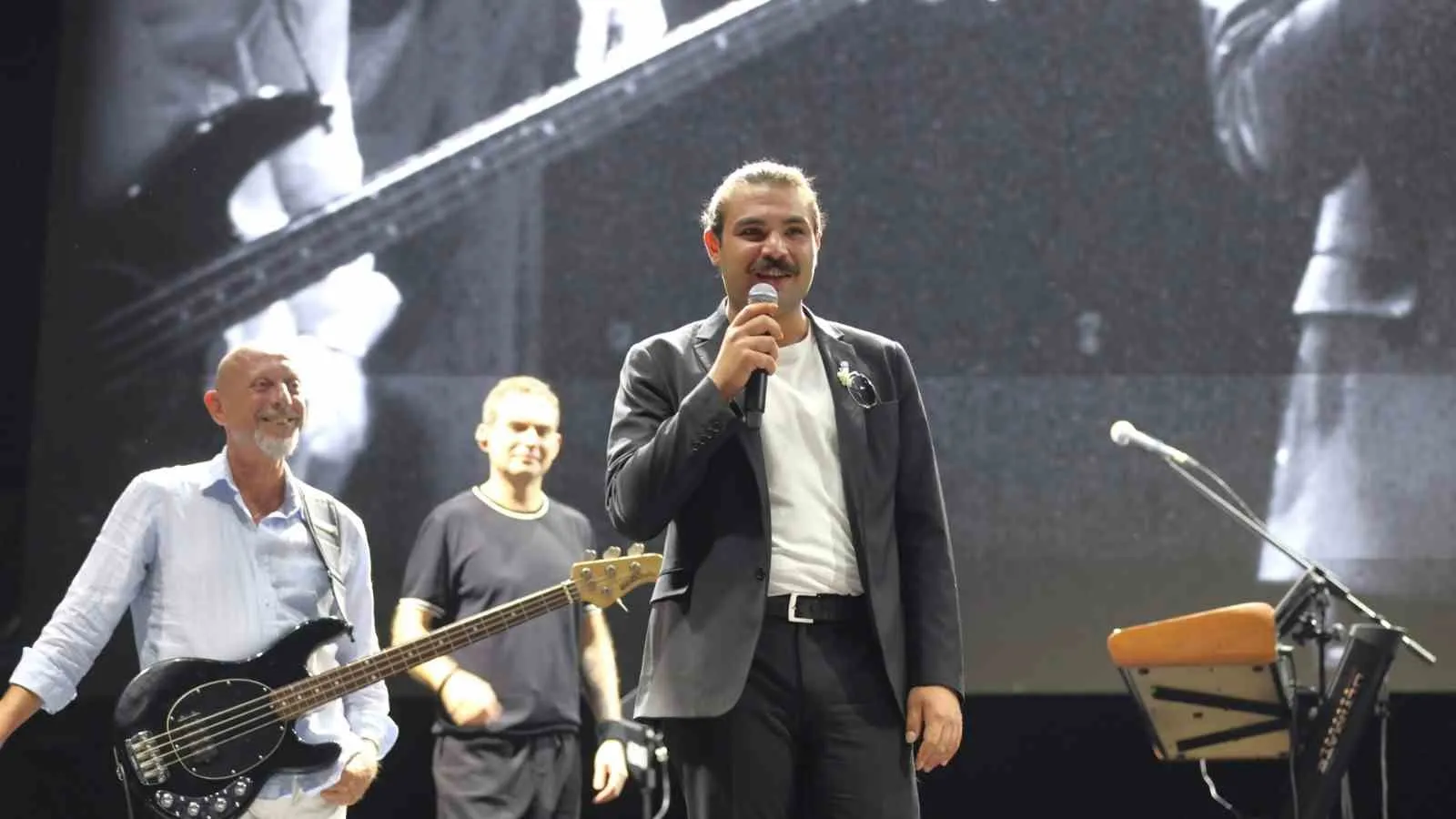 Manisa'da rock rüzgarı: 22 yıllık özlem Yüksek Sadakat ile sona erdi