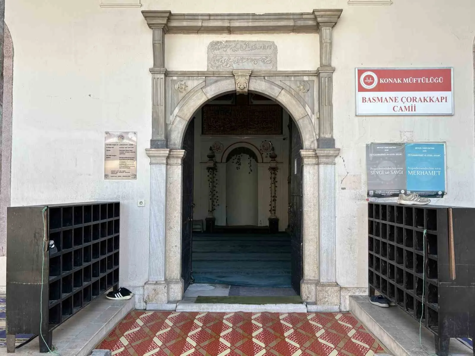 İzmir’in manevi mirası sahipsiz kaldı: Çorakkapı Camii Haziresi’nde iç sızlatan görüntü