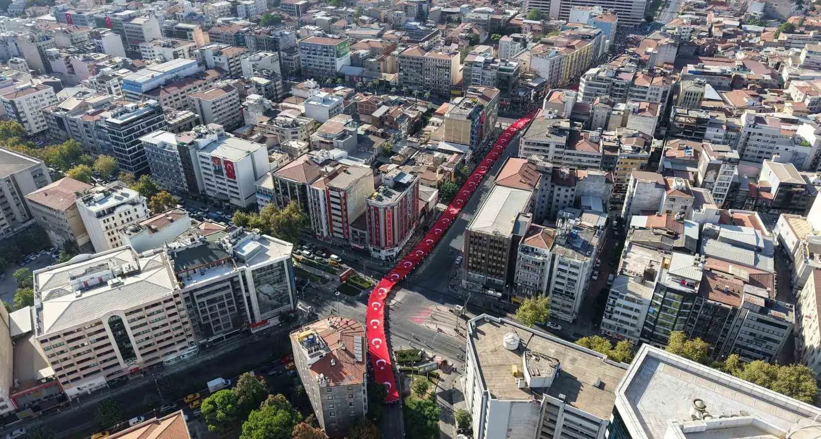 İzmir’de 9 Eylül coşkusu: 104 yıllık zafer ruhu meydanlara taştı