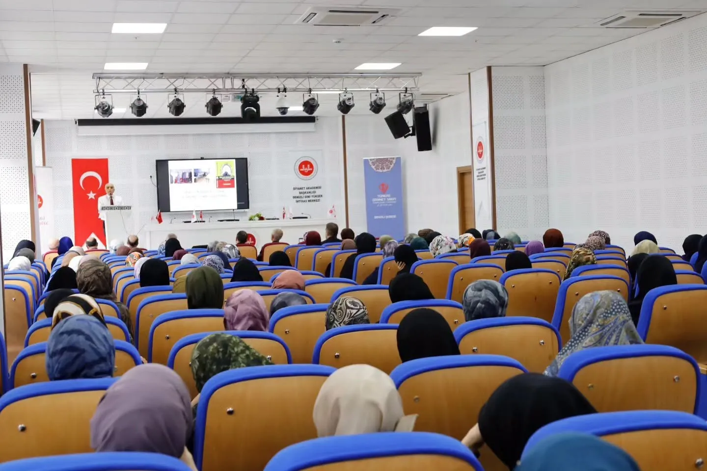 Denizli’de din görevlilerine rehberlik eğitimi: İdeal temsilin kapıları aralandı