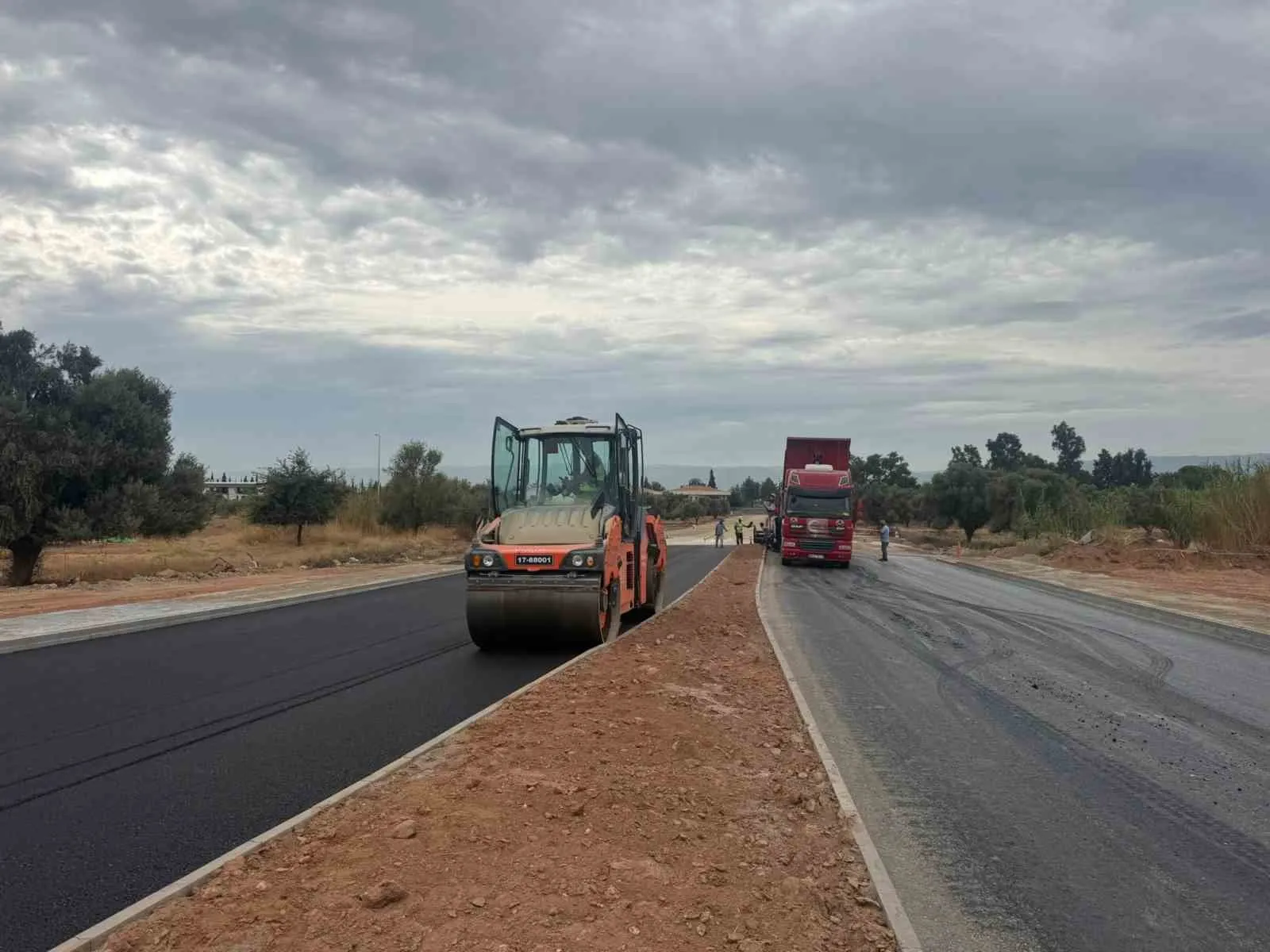 Aydın’da ulaşım seferberliği: 17 ilçede asfalt ve yenileme mesaisi