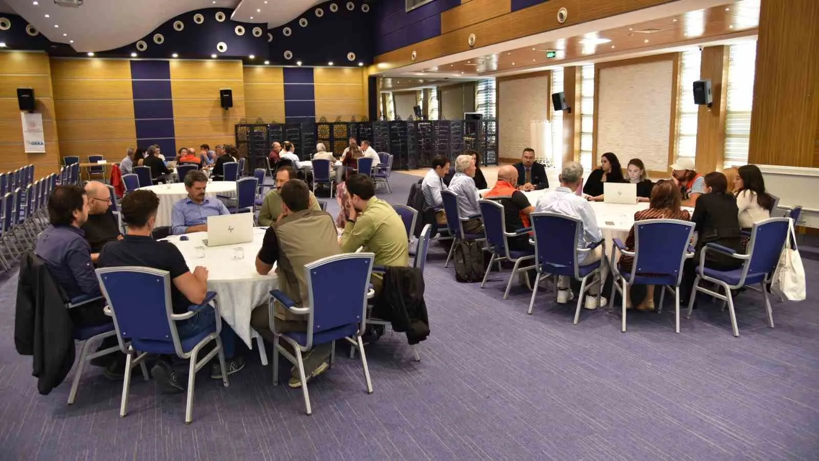 Muğla çam balının geleceği masaya yatırıldı: Hedef dünya pazarında güçlenmek