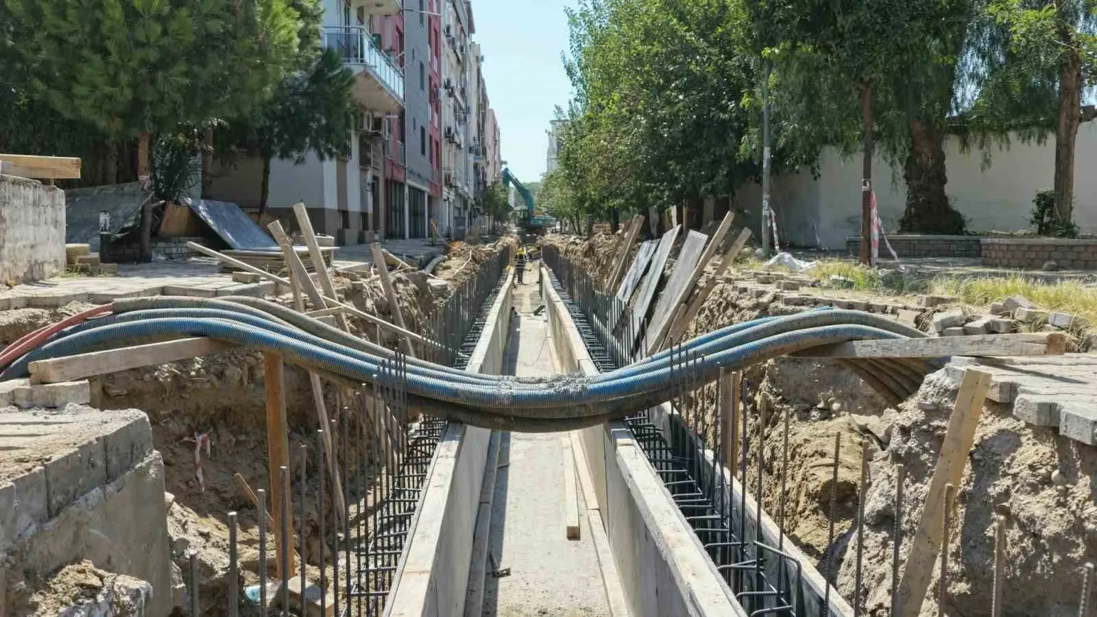 Efeler’de altyapı seferberliği: Orta Mahalle’ye 22 milyon liralık yatırım