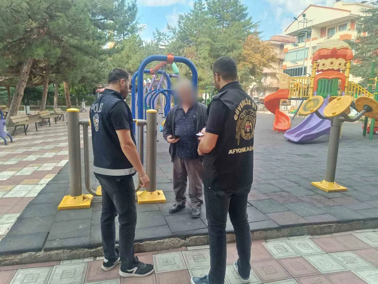 Afyonkarahisar'da kapsamlı güvenlik mesaisi: Öğrencilerin güvenliği için düğmeye basıldı
