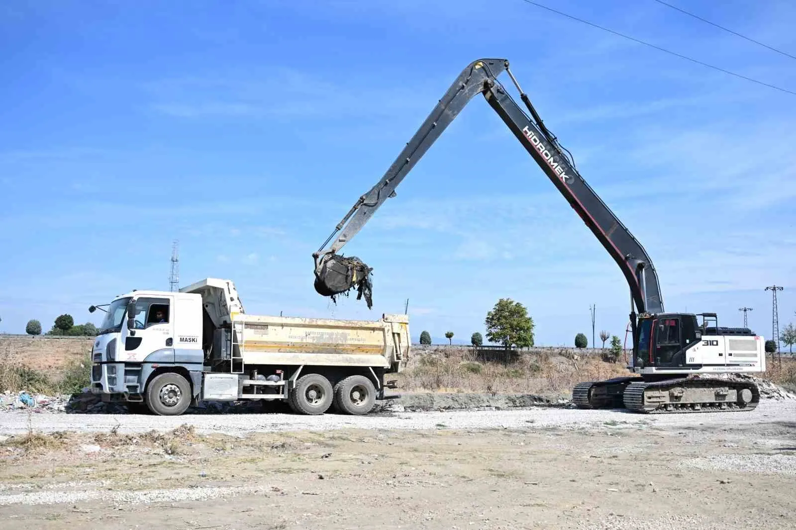 Manisa’da kış mesaisi: Dere yatakları taşkınlara karşı güvence altına alınıyor