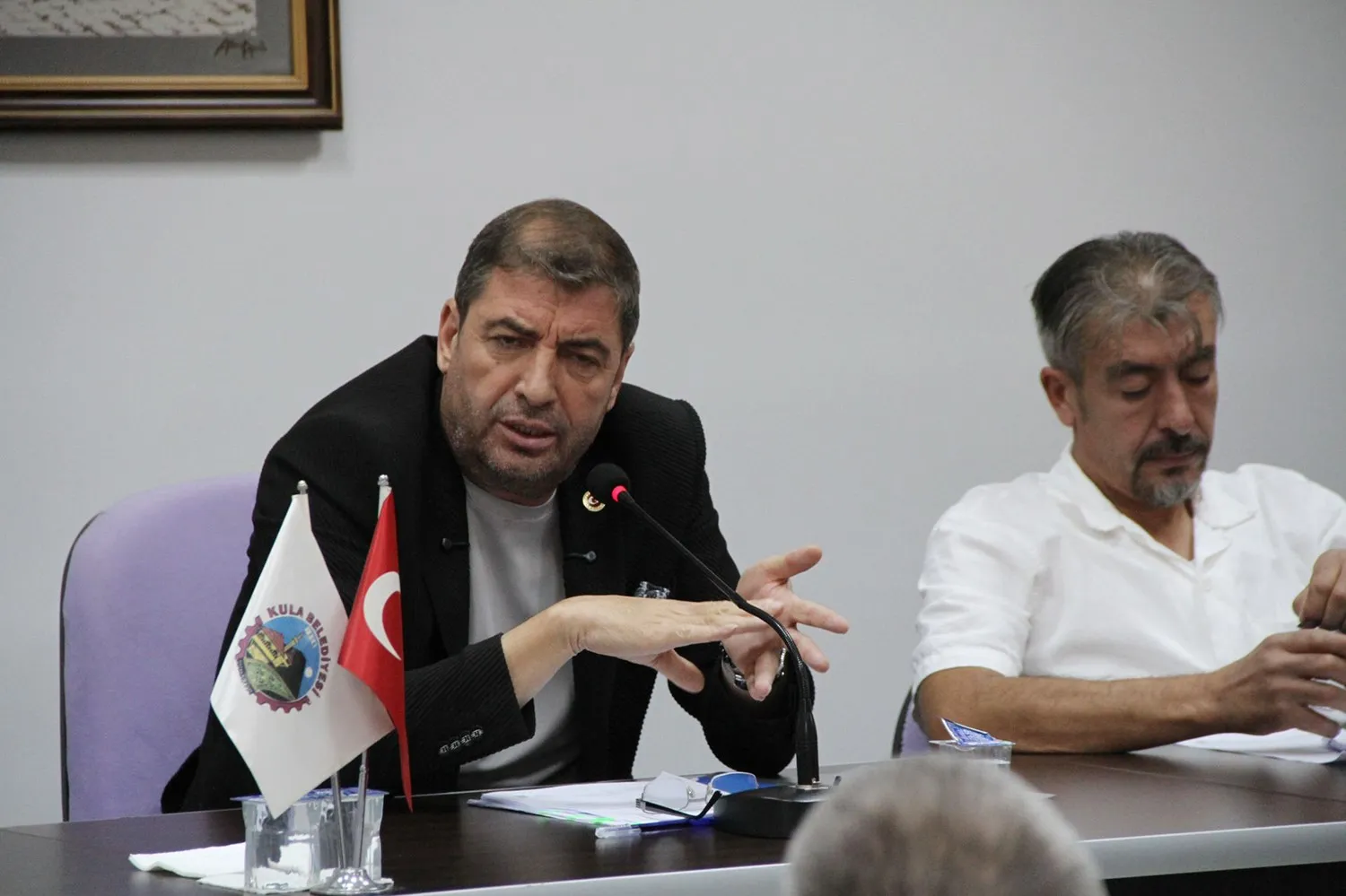Kula’da protokol krizi büyüyor: Spor salonu oylamasında usul tartışması