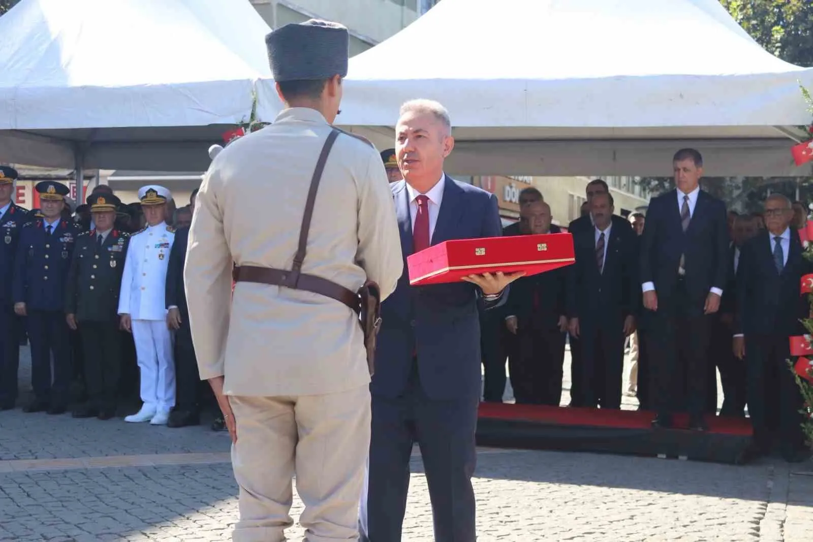 İzmir’de 9 Eylül coşkusu: 104 yıllık bağımsızlık destanı meydanlarda yankılandı
