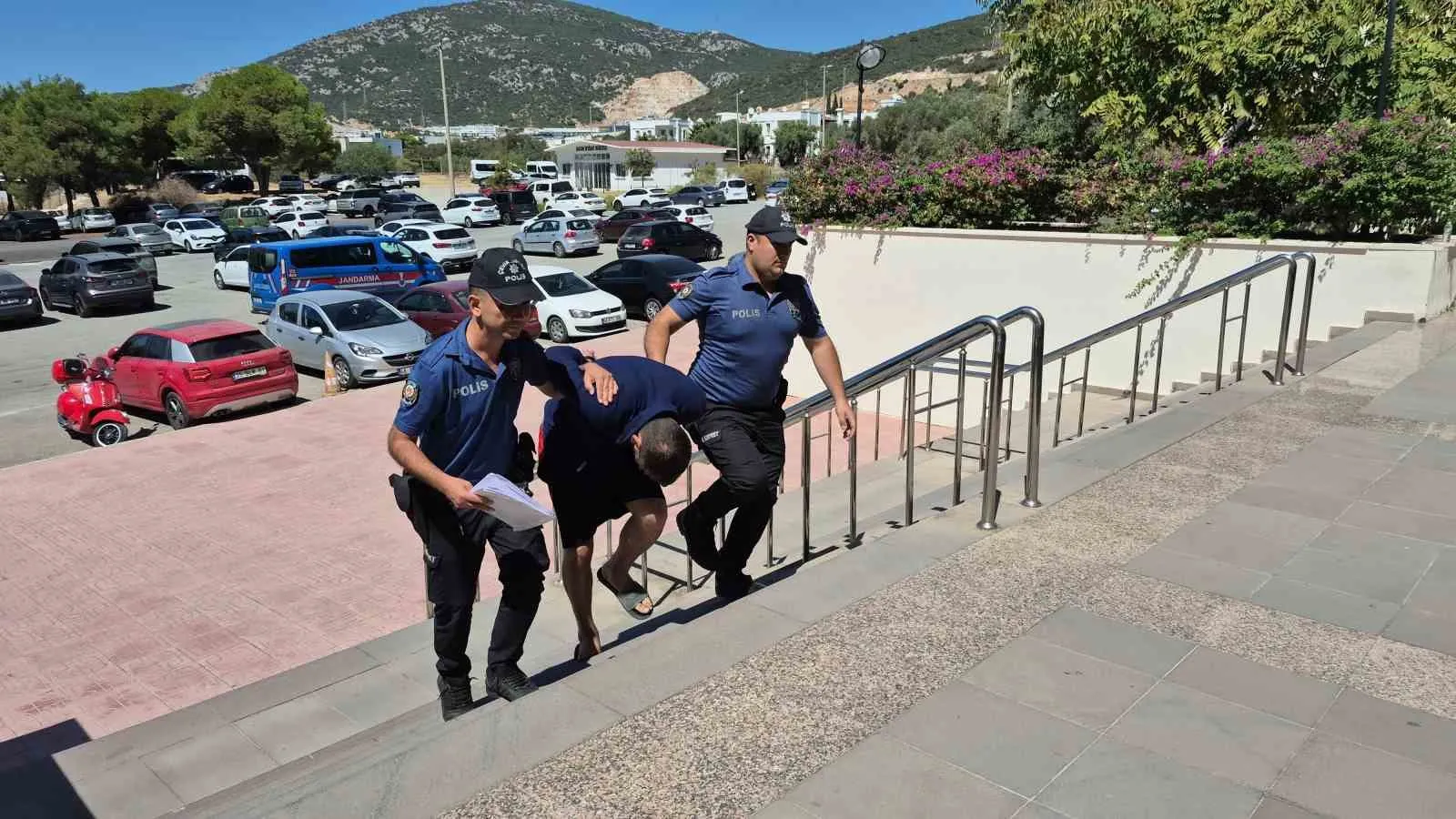 Bodrum'da korku dolu anlar: Kadınları takip eden şüpheli demir parmaklıklar ardında