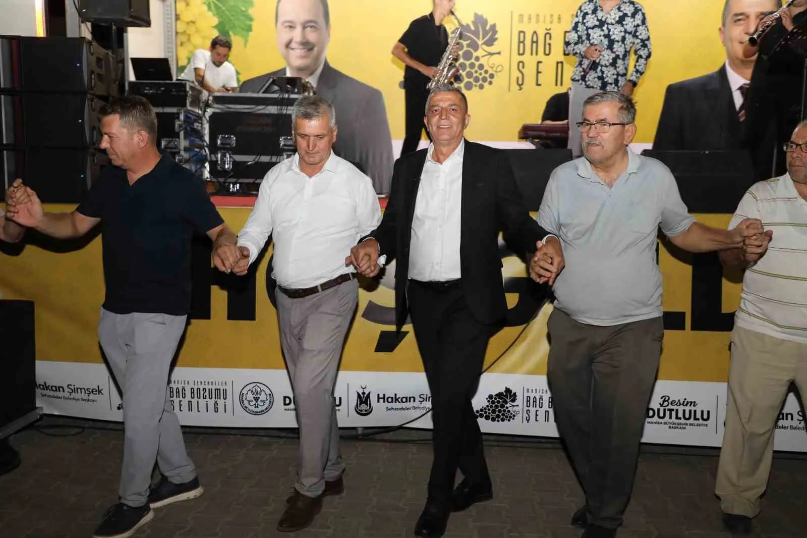 Aşağıçobanisa’da tarım ve eğlence buluştu: Bağ Bozumu Şenliği coşkuyla kapandı