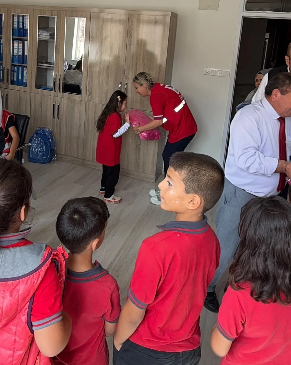 Buldan’da eğitim seferberliği: Kızılay’dan öğrencilere tam destek