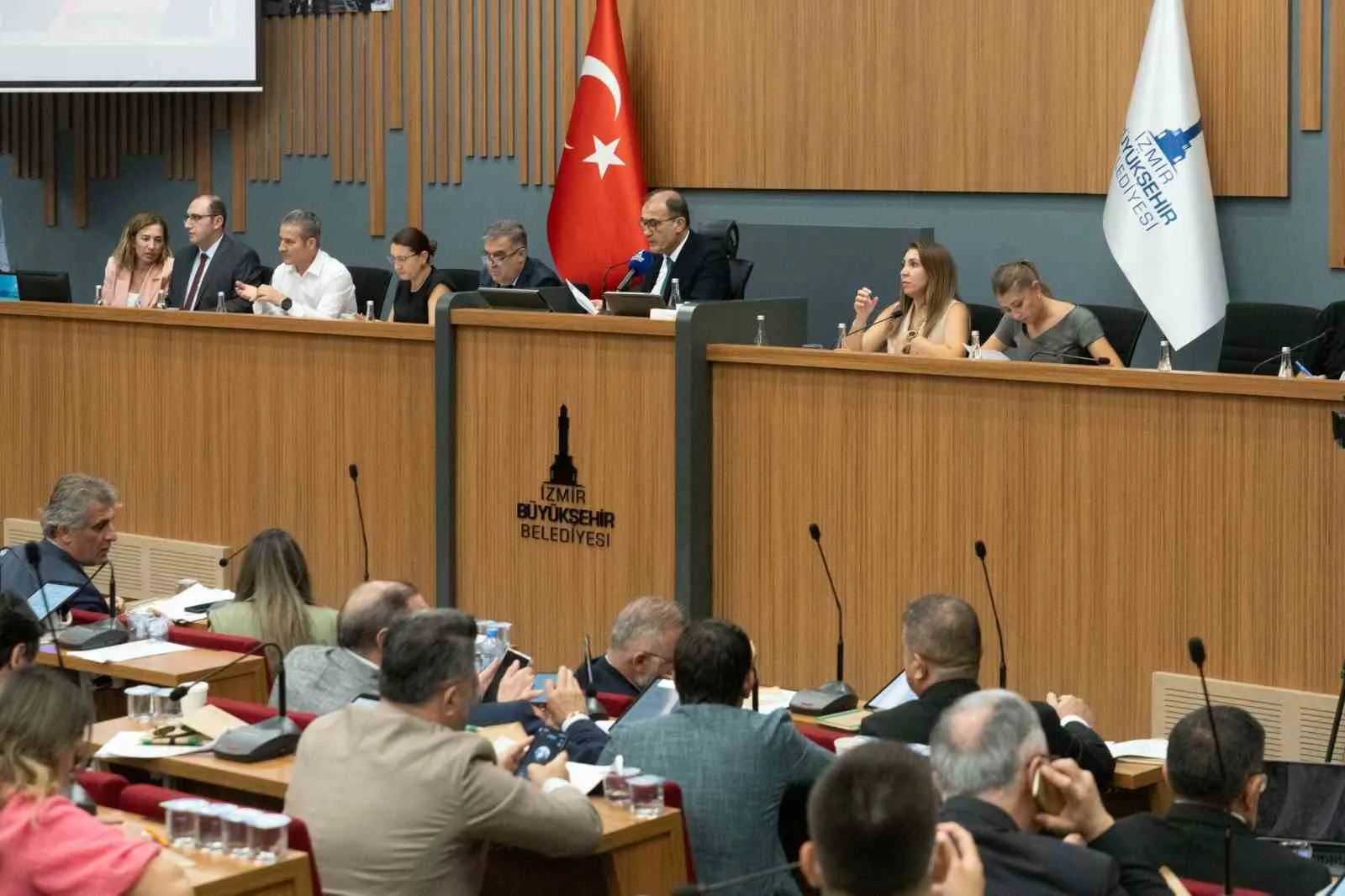 İzmir Otogarı’nda yeni dönem: İZULAŞ yönetiminde ücretler belirlendi