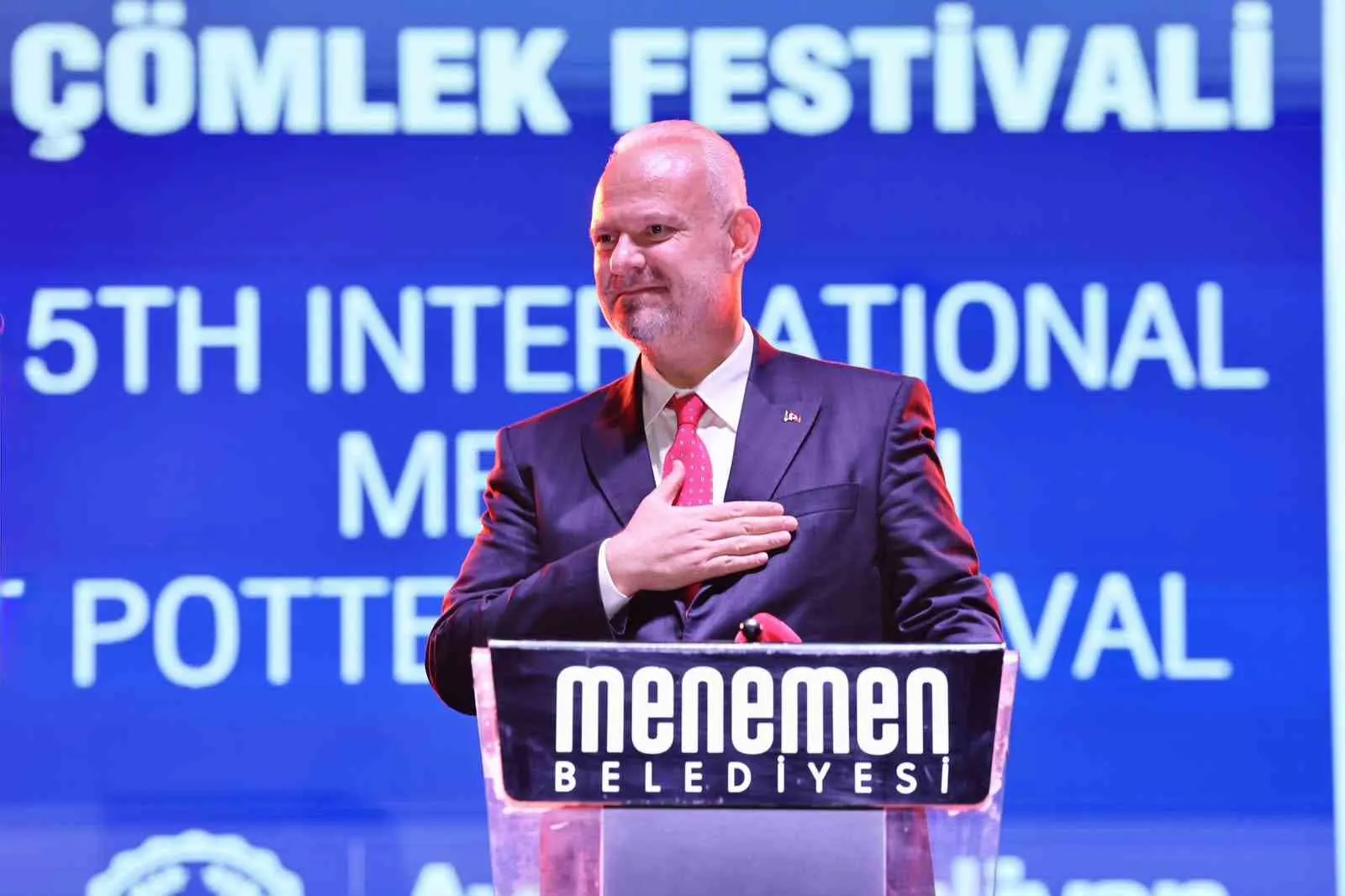 Menemen’de toprak sanatla buluştu: 45 ülkeden gelen ustalar hünerlerini sergiledi