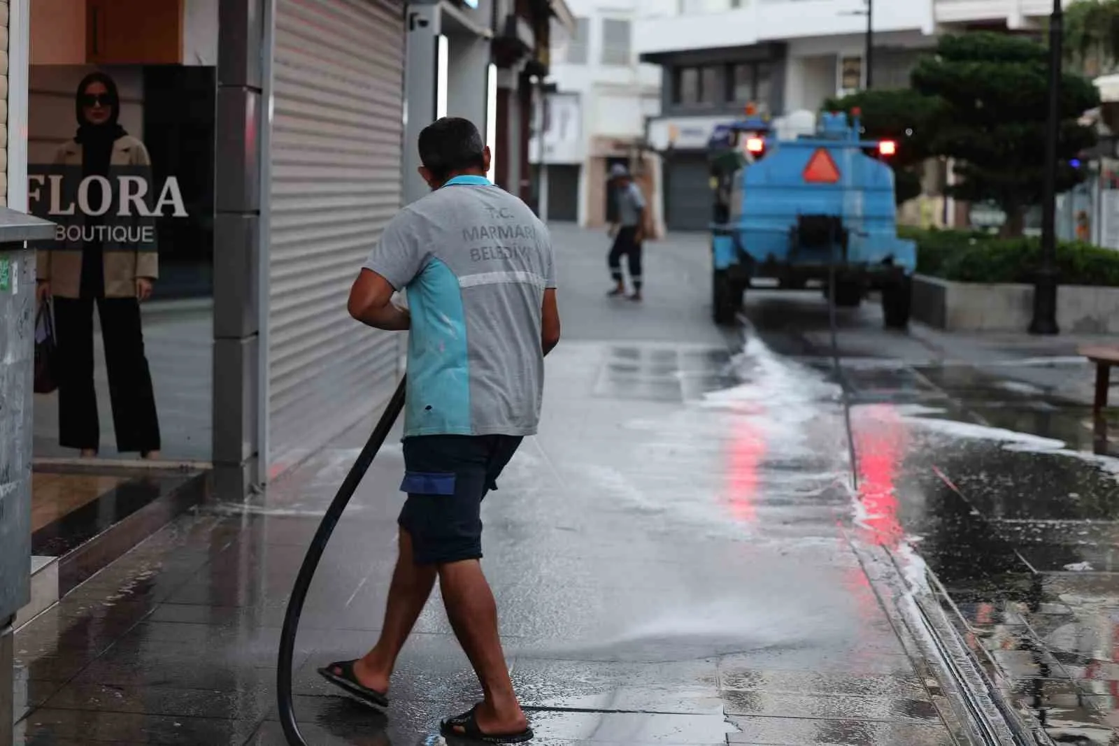 Marmaris’in kalbinde sabah mesaisi: Sevgi Yolu pırıl pırıl oldu