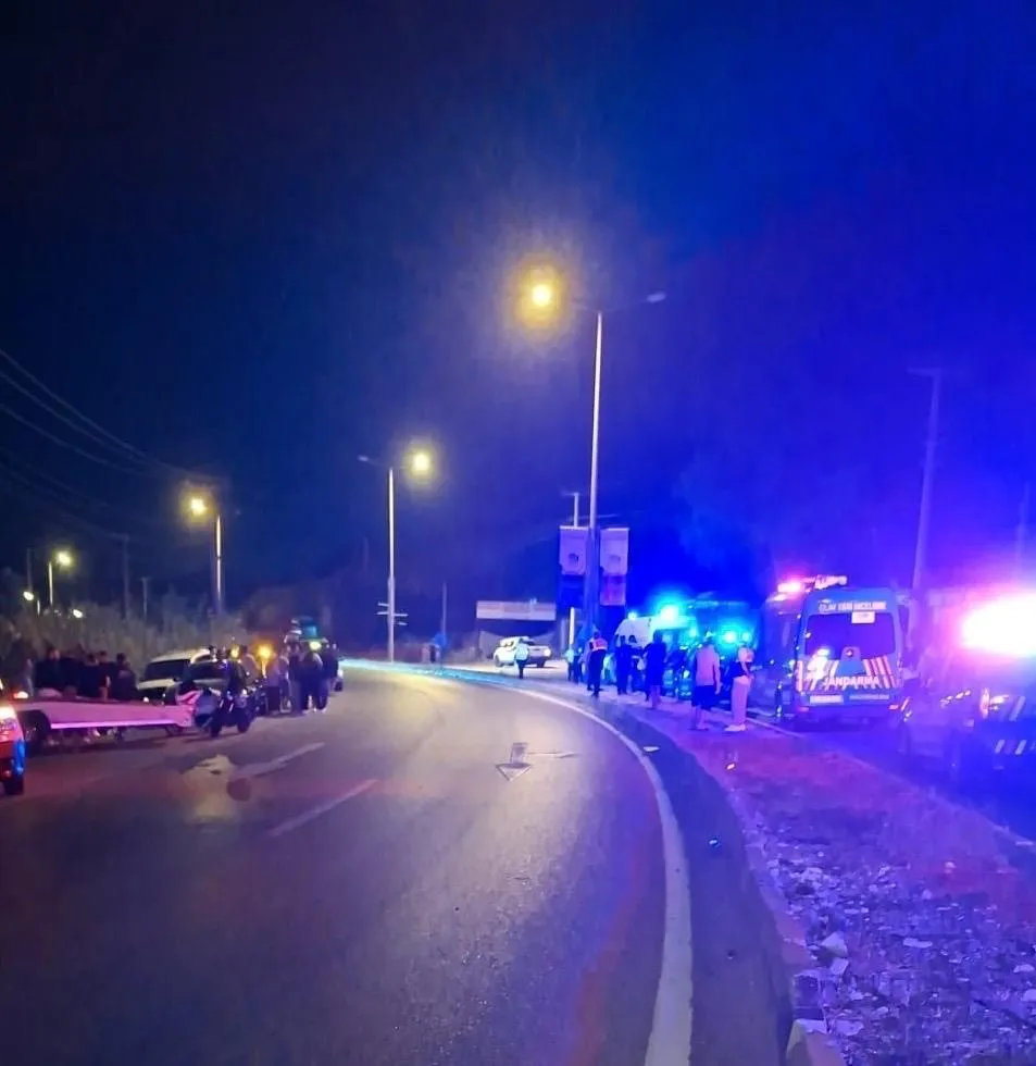 Bodrum'da gece yarısı acı olay: Motosikletli genç sürücü direğe çarparak can verdi