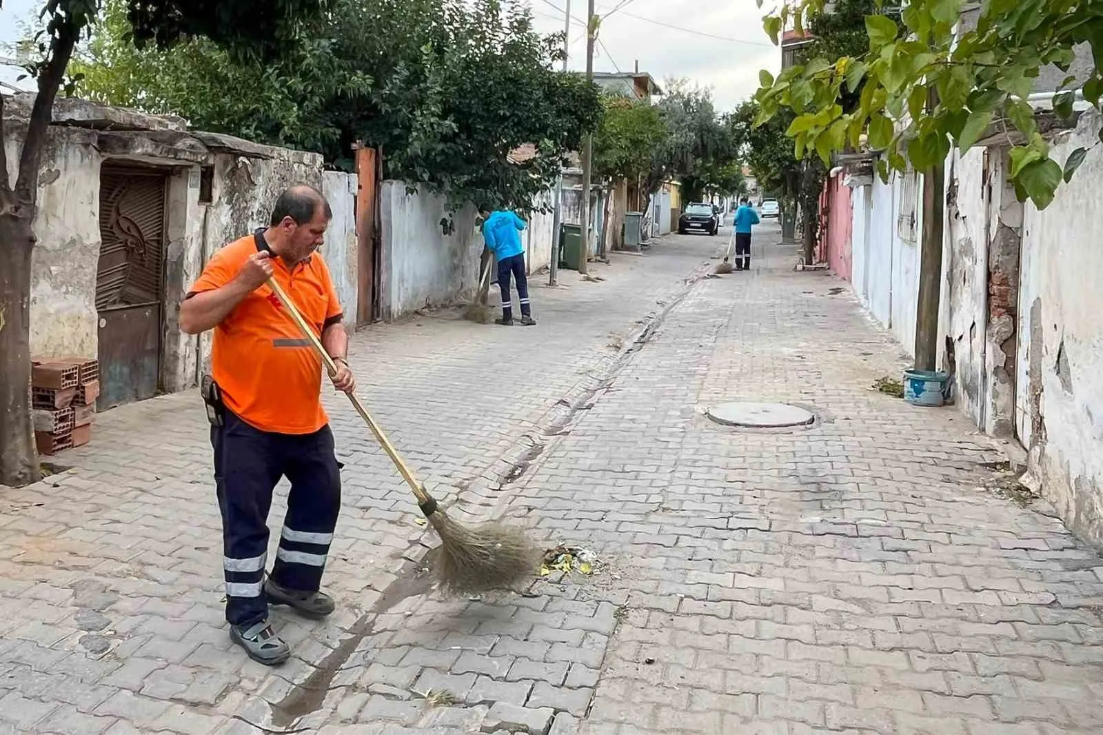 Efeler’de tertemiz bir çevre için mesai saati kavramı kalktı