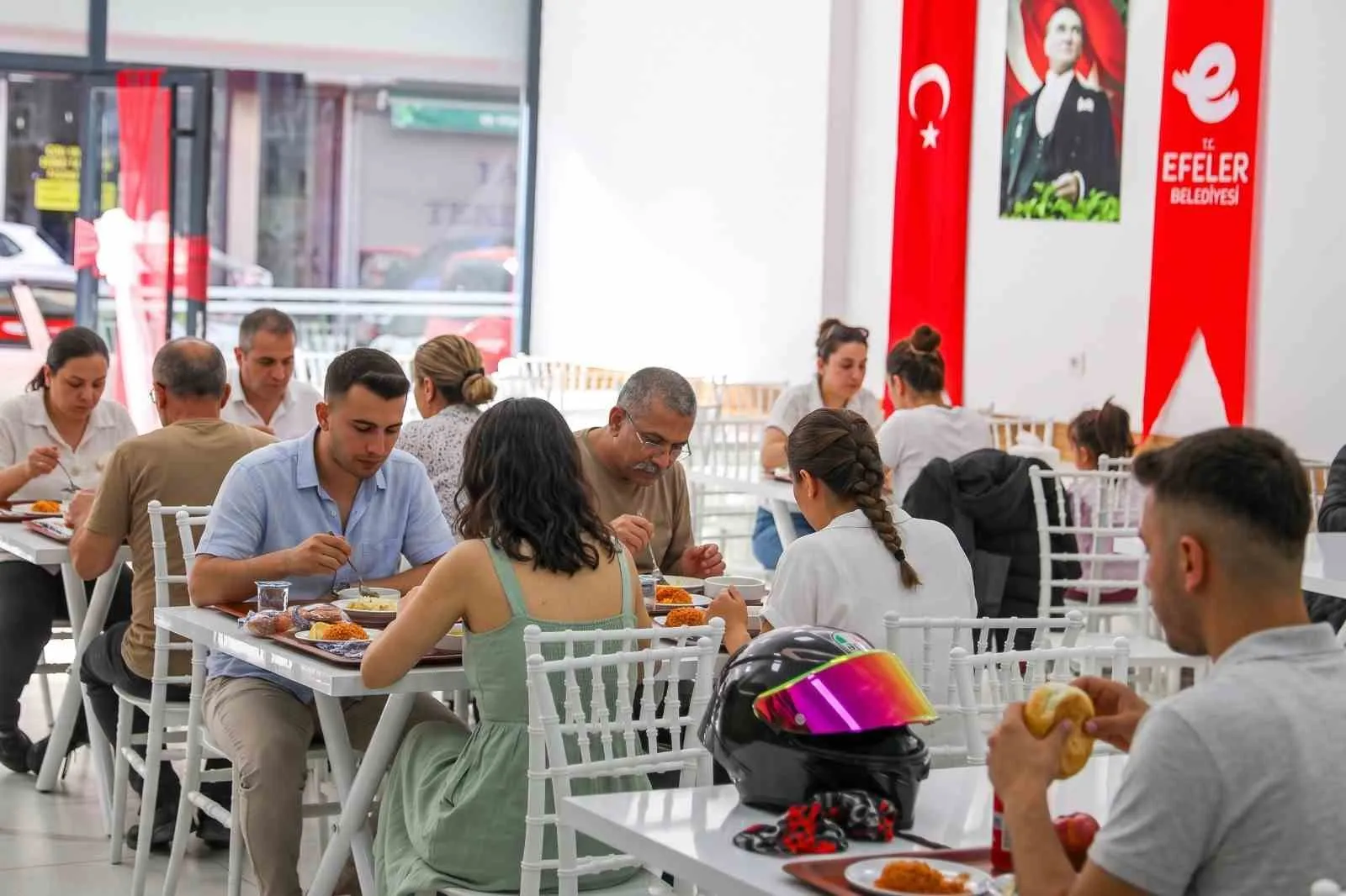 Efeler'de mutfaklar boş kalmıyor: Dört dörtlük menü uygun fiyatla sofralarda
