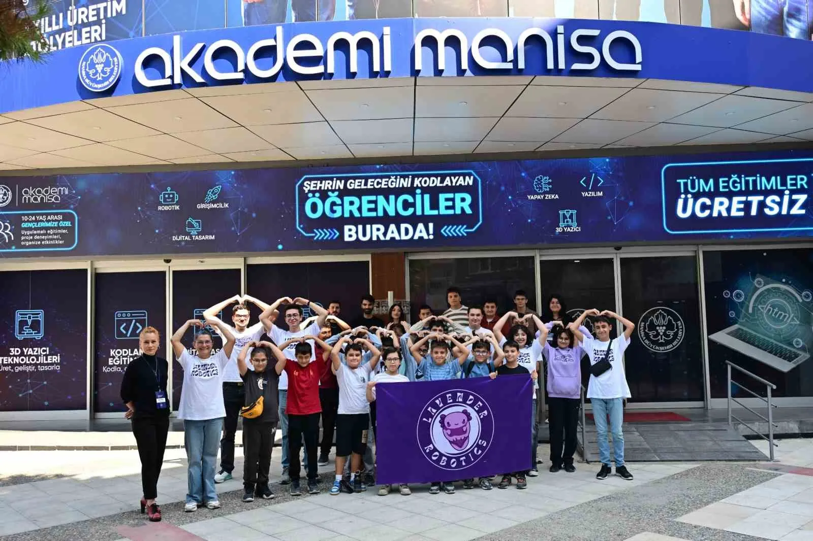 Geleceğin mühendisleri Akademi Manisa’da buluştu: Robotik dünyasının kapıları aralandı