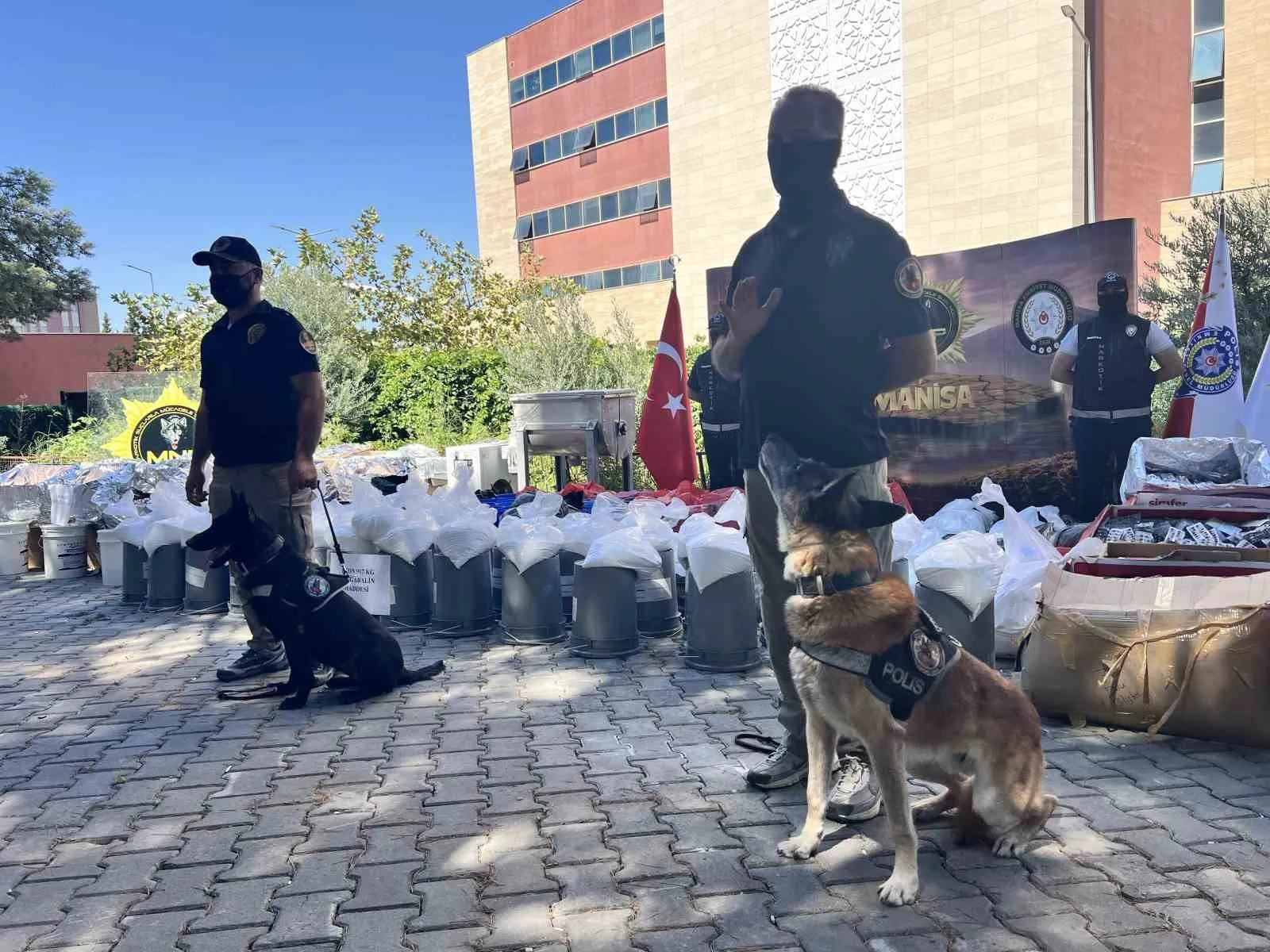 Zehir tacirlerine Manisa merkezli dev darbe: 1 milyar liralık vurgun engellendi