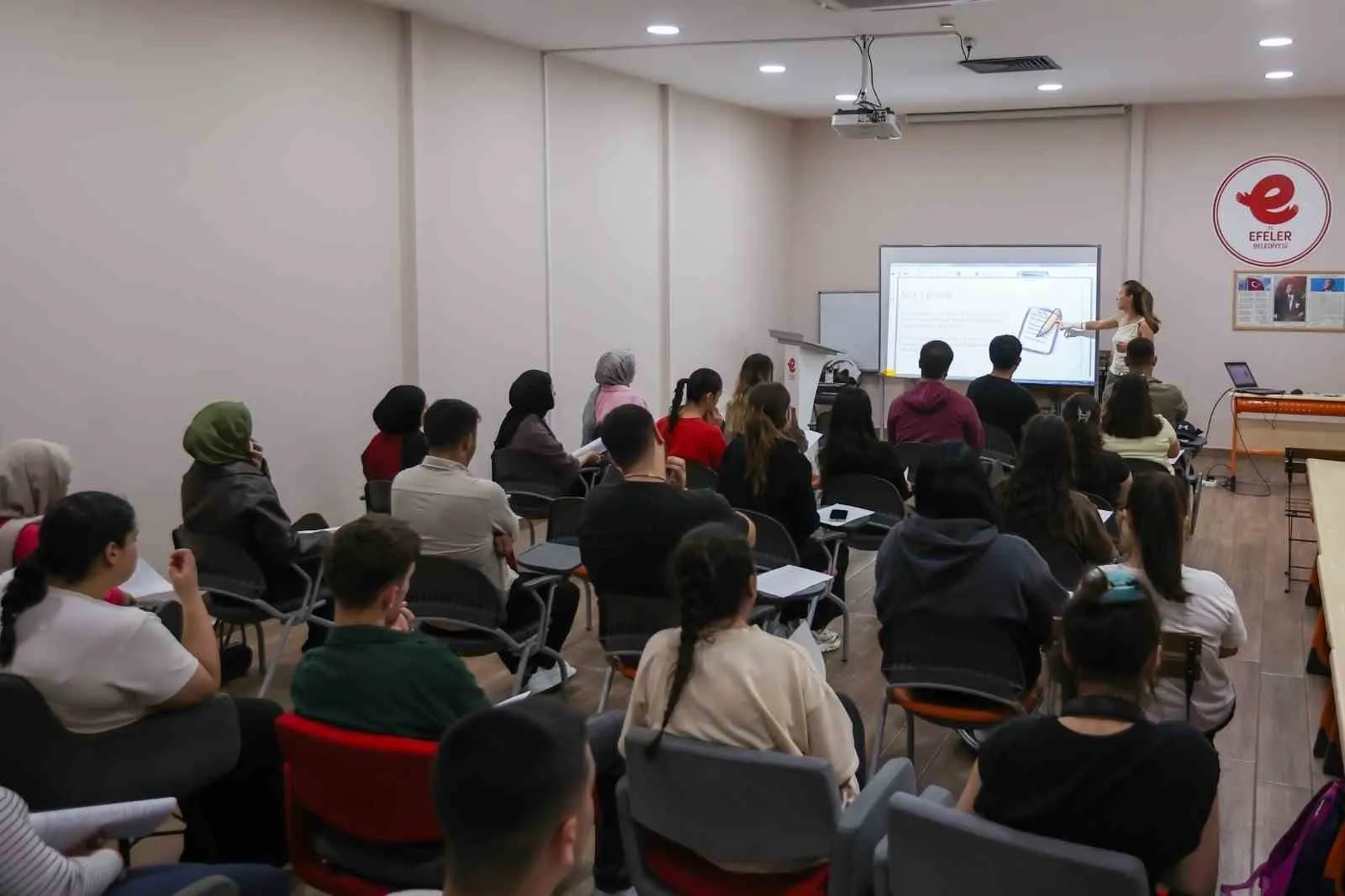 Efelerli gençlerin sınav maratonunda en büyük destekçisi belediye oldu
