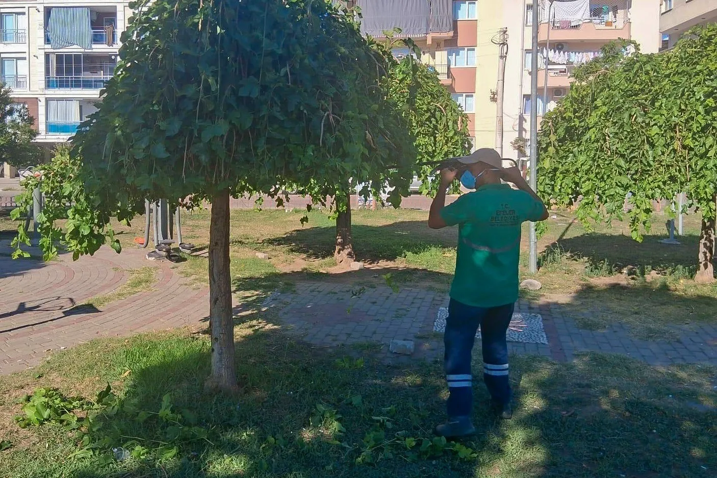 Efeler’de Yeşil Alan Seferberliği: Dört Mahallede Parklar Yenilendi