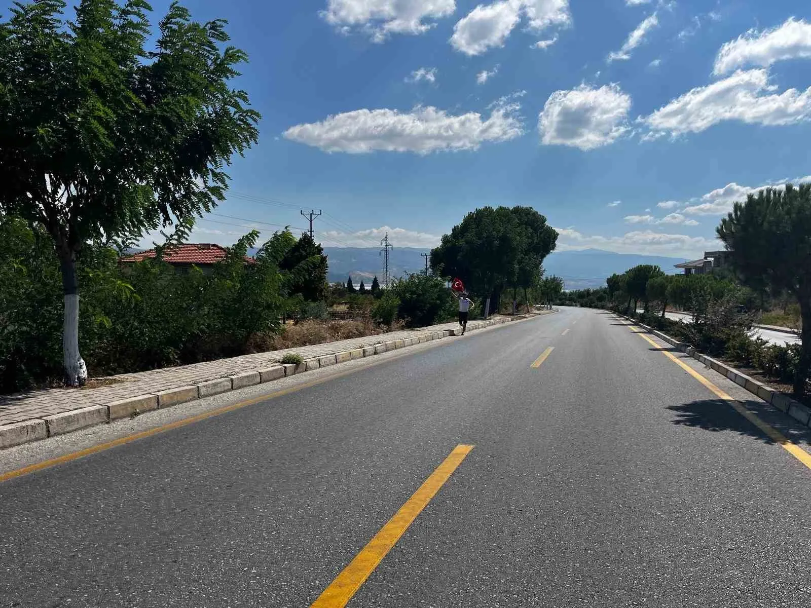 Almanya’dan Buldan’a uzanan 53 günlük dev maraton: Ayakları kanadı ama vatan hasretiyle durmadı