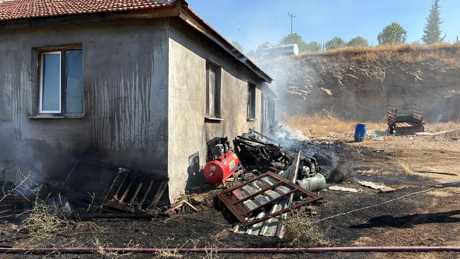 Manisa Kula'da korkutan yangın: İtfaiye ekipleri büyümeden durdurdu