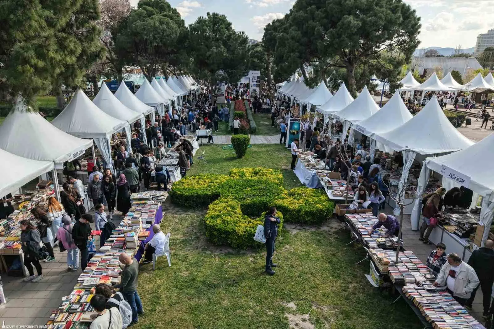 Sonbaharın Kalbi Kültürpark’ta Atacak: İZKİTAP’ın Sekizinci Buluşması İçin Geri Sayım Başladı