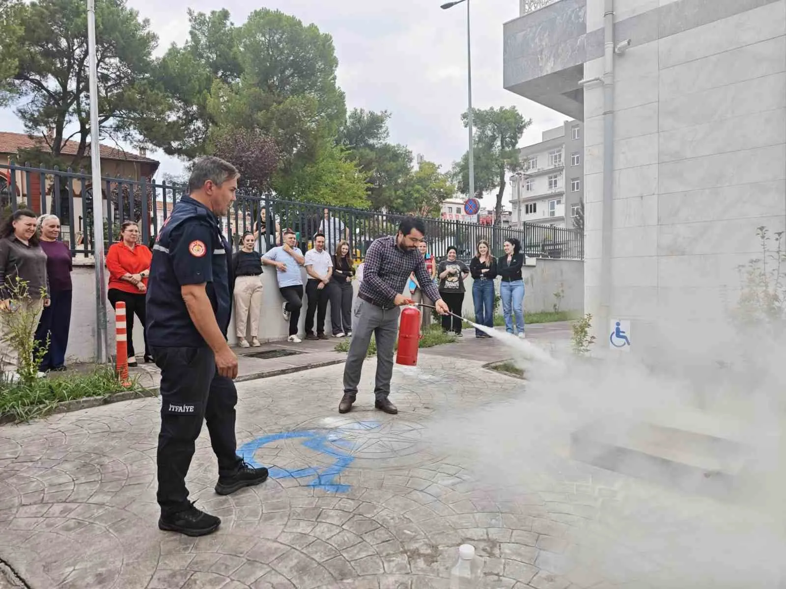 Yatağan’da olası afetlere karşı tam donanımlı hazırlık: Personel yangınla mücadeleyi öğrendi