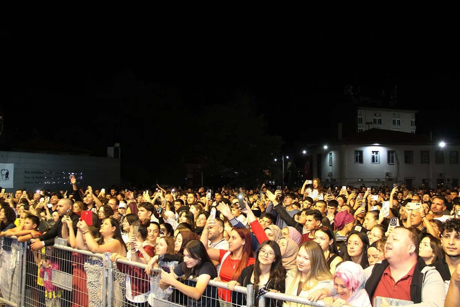 Kula’da kurtuluş coşkusu Ayna ile zirveye çıktı