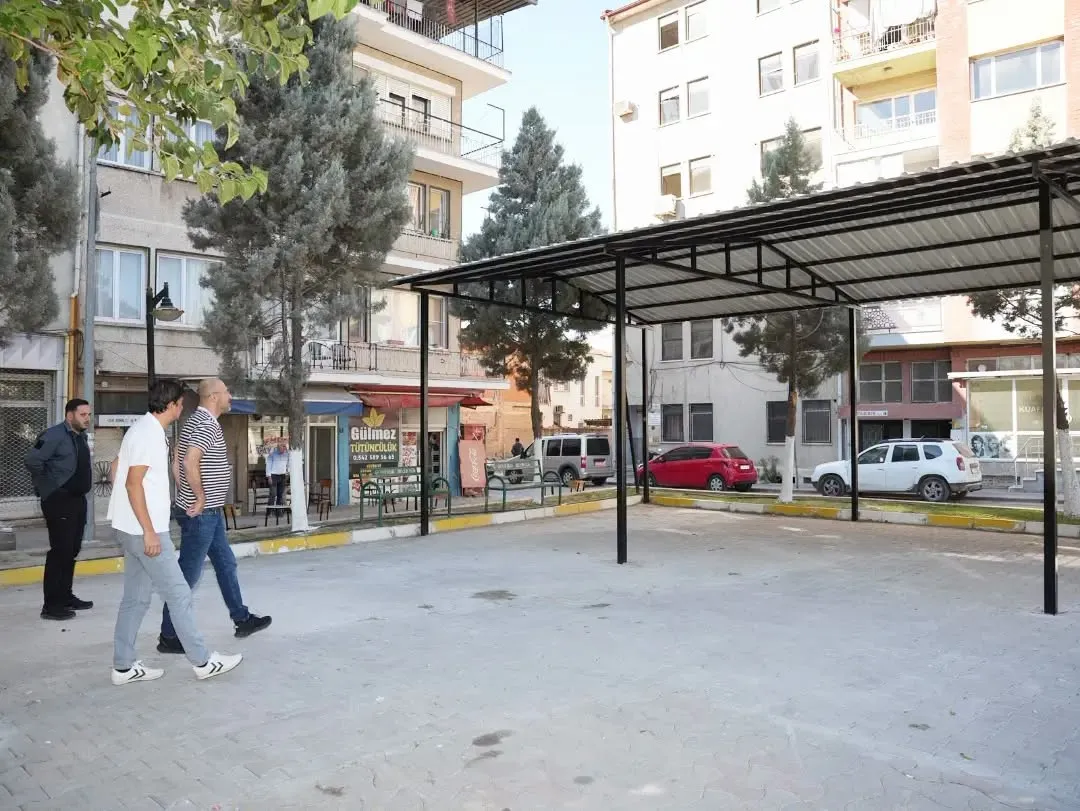 Germencik’te yolcuların konforu için yeni dönem: Duraklara gölgelik çözümü